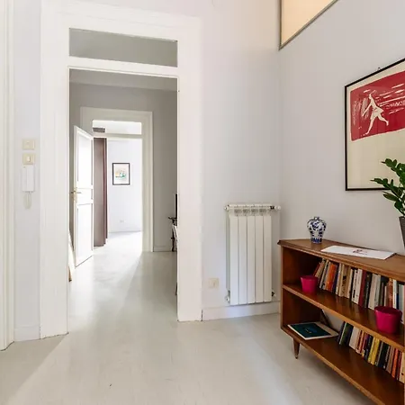 Apartment Casa Dante With Balcony By Wonderful Italy