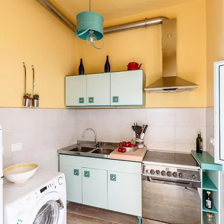 Apartment Casa Dante With Balcony By Wonderful Italy
